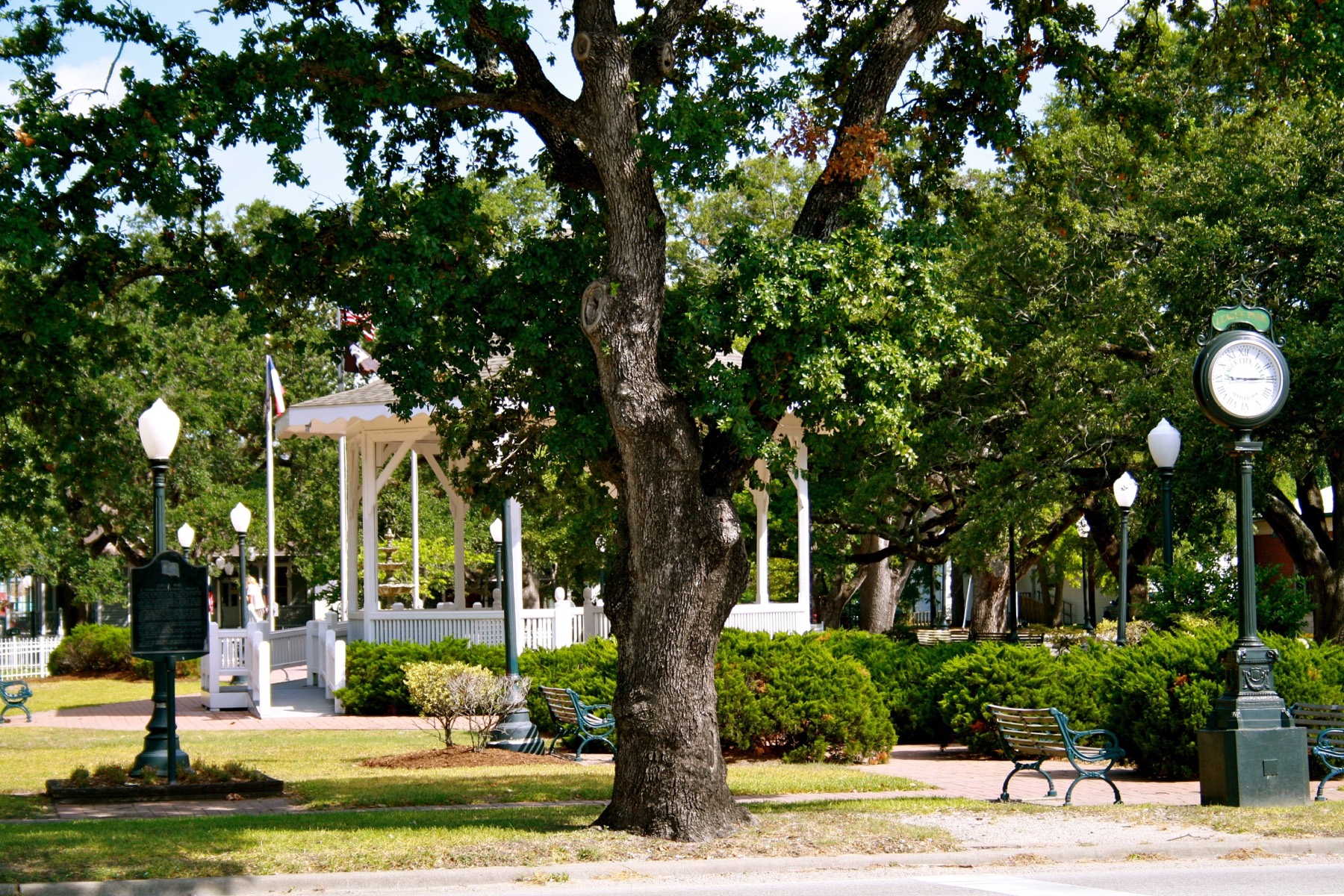 Tour Greens Houston synthetic putting green installation project in League City, Texas