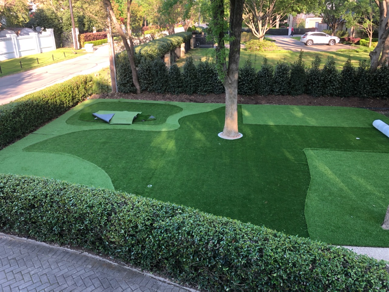 Custom putting green with fringe in Katy, Texas