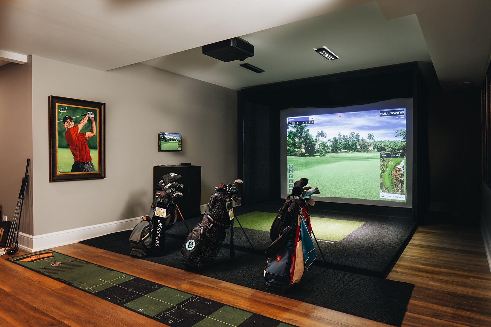 Launch monitor and simulator software integration in Houston golf room